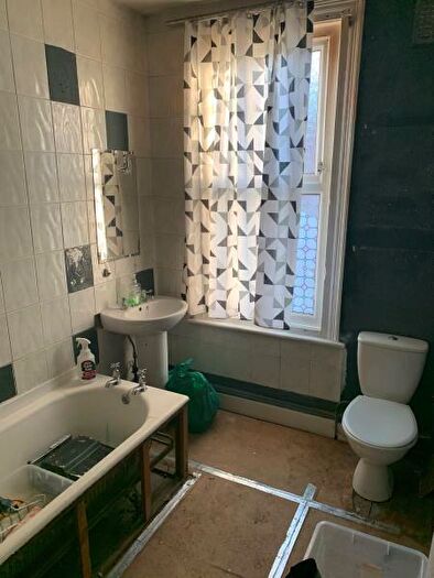 2 Bedroom Terraced House For Sale In Darfield Place, Harehills, LS8