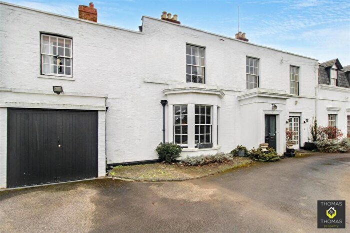 4 Bedroom Semi Detached House For Sale In Hucclecote Road, Huccelcote, GL3