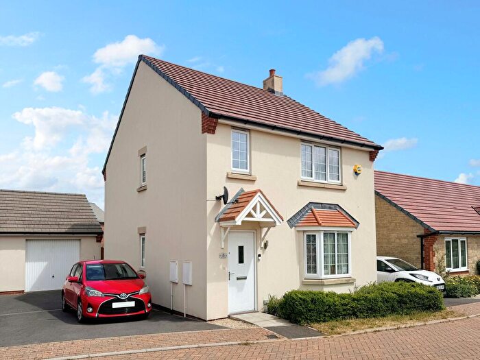 3 Bedroom Detached House For Sale In Nias Avenue, Faringdon, SN7