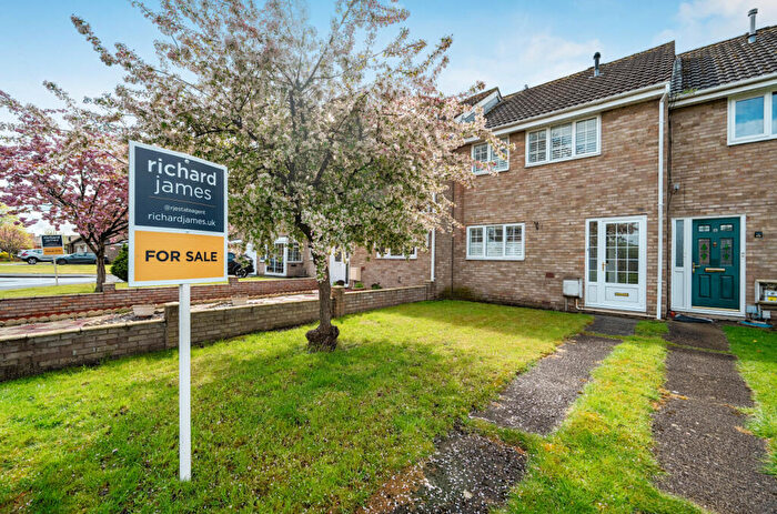 3 Bedroom Terraced House For Sale In Merlin Way, Covingham, Swindon, SN3