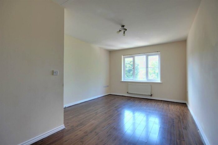 2 Bedroom Flat To Rent In Akers Court, High Street, Waltham Cross, EN8