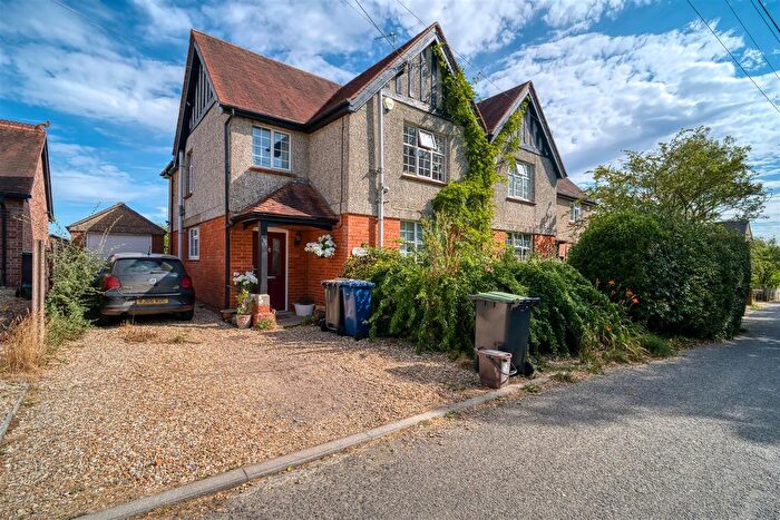 3 Bedroom Semi-Detached House For Sale In Wavering Lane West, Gillingham, SP8