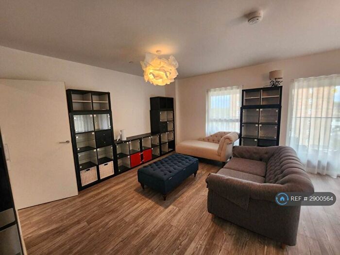 3 Bedroom Flat To Rent In Lyall House, London, E13