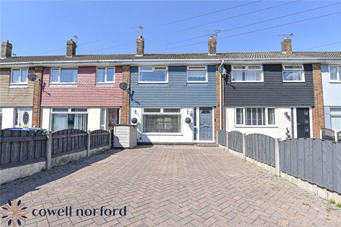 3 Bedroom Terraced House For Sale In Cheviot Close, Milnrow, Rochdale, Greater Manchester, OL16