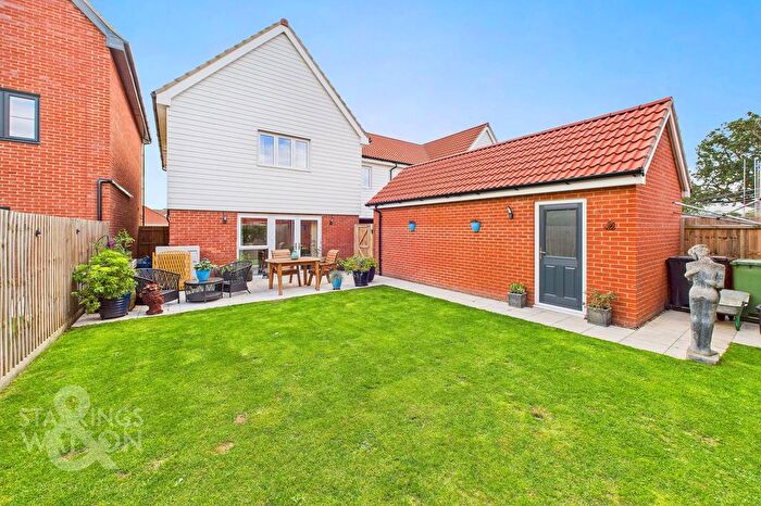 4 Bedroom Link Detached House For Sale In Linnet Drive, Attleborough, NR17