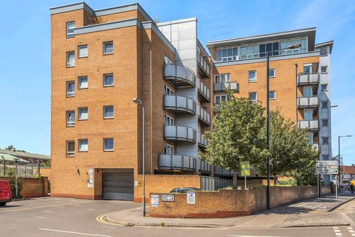 2 Bedroom Apartment To Rent In Quadrivium Point, Slough, SL1