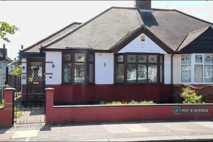 2 Bedroom Semi-Detached House To Rent In Kelsie Way, Hainault, IG6