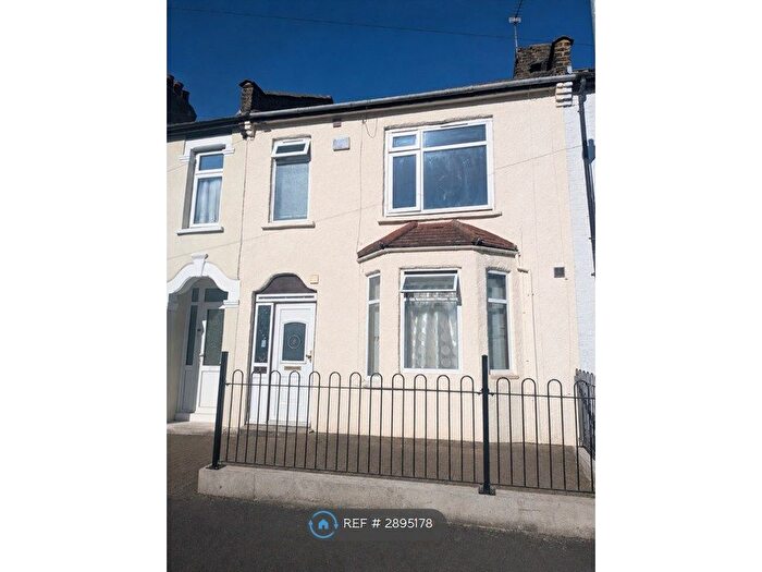 4 Bedroom Terraced House To Rent In Durham Road, Dagenham, RM10