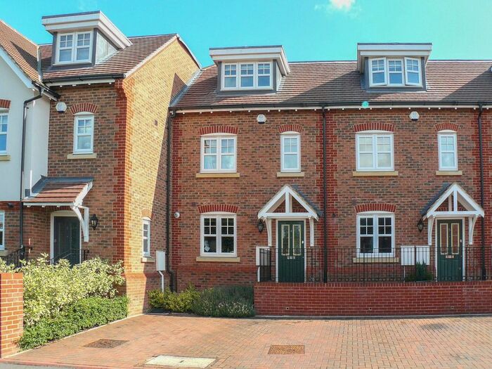 4 Bedroom Terraced House To Rent In Rythe Close, Claygate, KT10