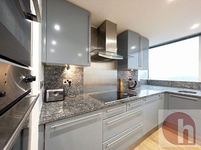 3 Bedroom Flat To Rent In The Panoramic, Grosvenor Road, Pimlico, SW1V