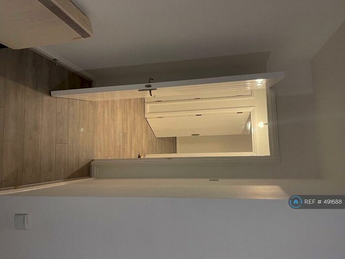 2 Bedroom Flat To Rent In Admiral Court, Barking, IG11