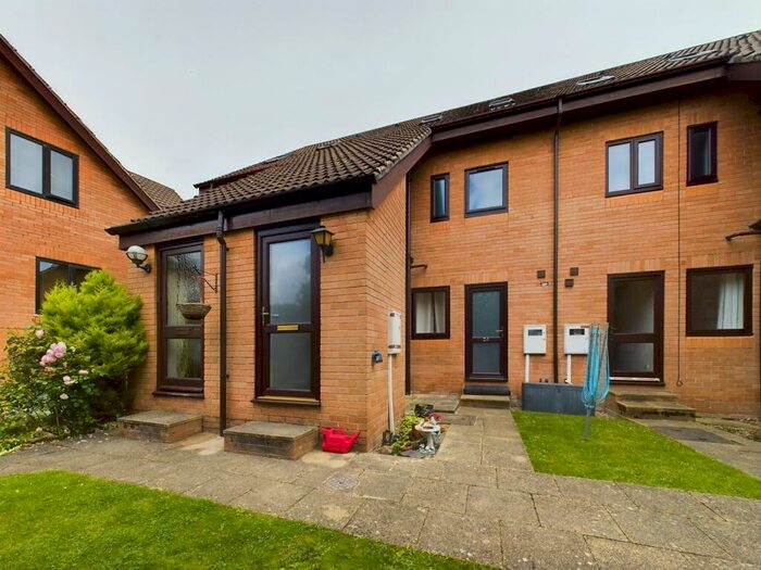 2 Bedroom Apartment To Rent In Lindisfarne Court, Chesterfield, S40
