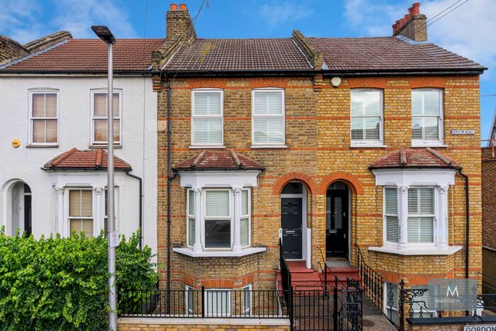 3 Bedroom Terraced House To Rent In Gordon Road, London, Greater London, E18