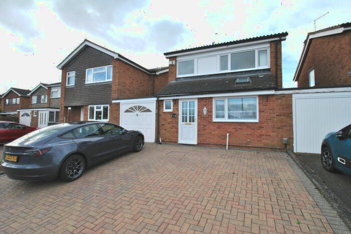 3 Bedroom Link Detached House To Rent In Groveland Way, Stotfold, SG5