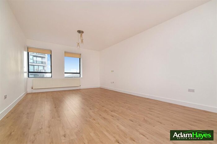 3 Bedroom Flat To Rent In Ballards Lane, North Finchley, N12
