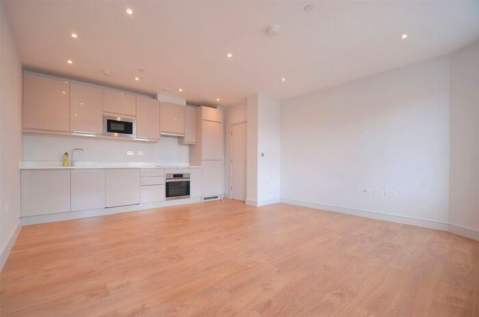 2 Bedroom Flat To Rent In Benhill Avenue, Sutton, SM1