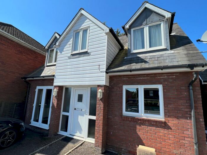 2 Bedroom Flat To Rent In Station Road, Sholing, SO19