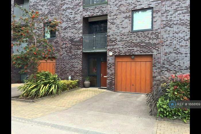 2 Bedroom Flat To Rent In Advent Way, Manchester, M4