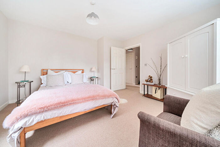 1 Bedroom Flat For Sale In Franklin Court, Wormley, Godalming, GU8