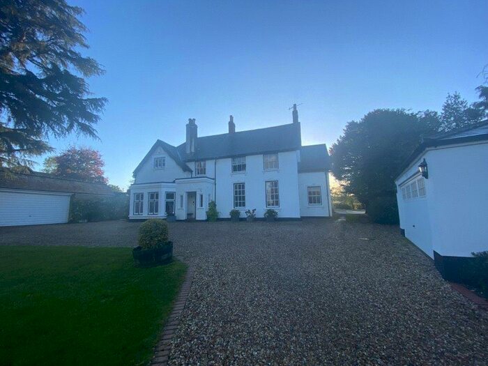 3 Bedroom Apartment To Rent In Hookwood Manor, Reigate Road, Hookwood, Horley, RH6