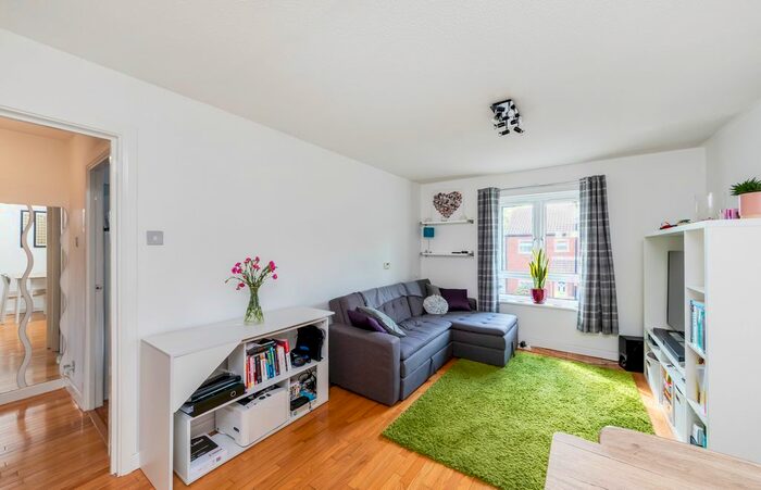 1 Bedroom Flat To Rent In St. Pauls Close, London, W5
