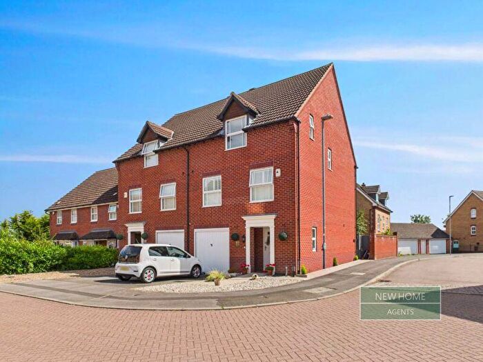 4 Bedroom Semi Detached House For Sale In Chelwood Drive Nottingham, NG3