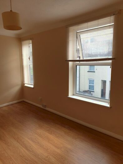 1 Bedroom Flat To Rent In Victoria Street, Gillingham, ME7