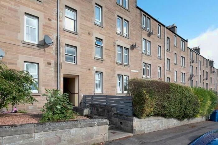 2 Bedroom Flat To Rent In Scott Street, Dundee, DD2