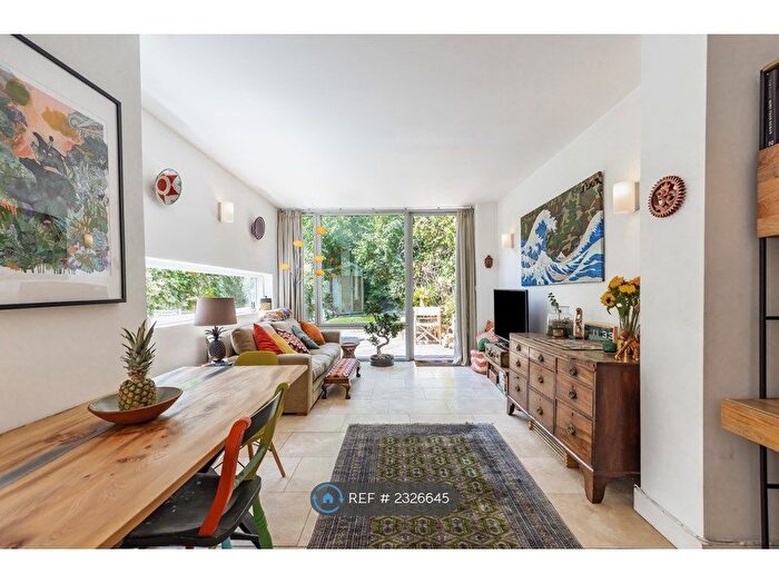 2 Bedroom Flat To Rent In Crouch End, London, N8