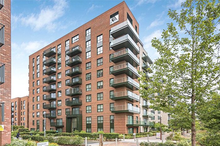 2 Bedroom Flat To Rent In Cedrus Avenue, Southall, London, UB1