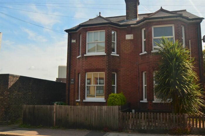 1 Bedroom Maisonette To Rent In Hook Road, Epsom, Surrey, KT19