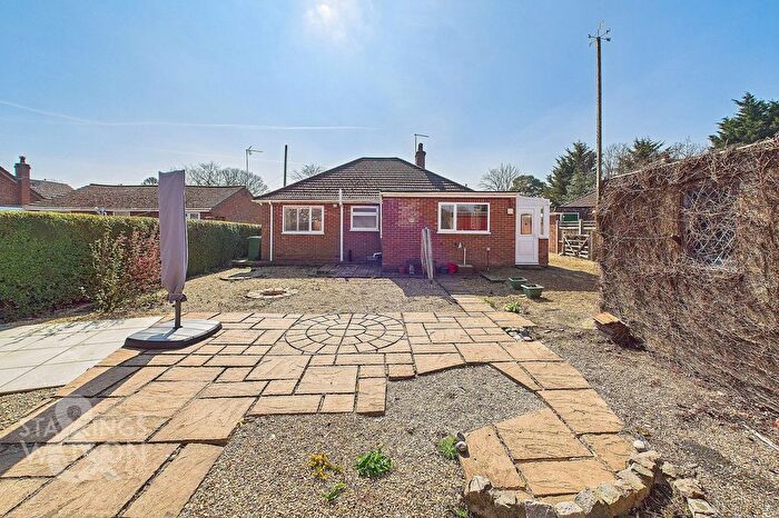 2 Bedroom Detached Bungalow For Sale In Pack Lane, Lingwood, Norwich, NR13