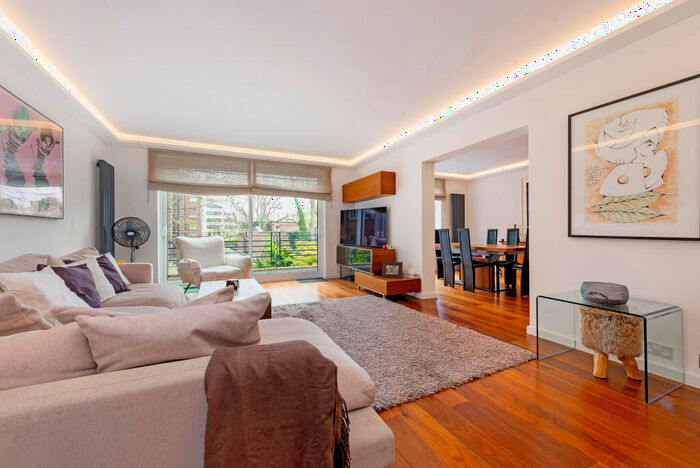 3 Bedroom Apartment To Rent In Grove End Road, St John's Wood, London, NW8