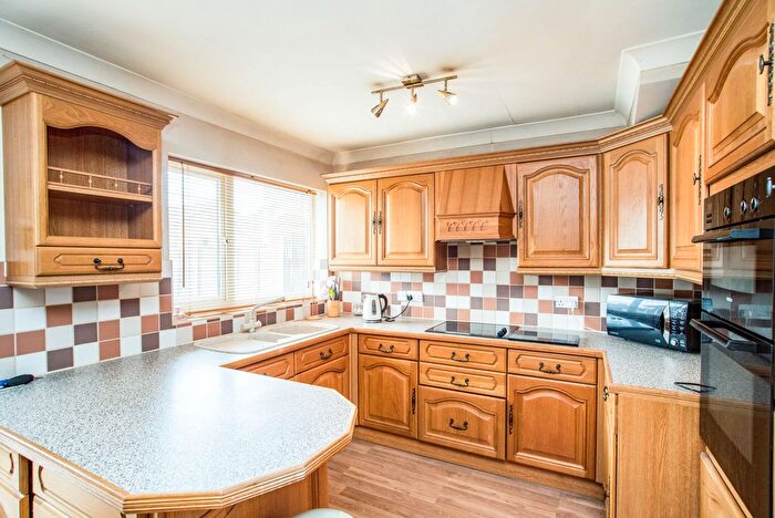 3 Bedroom Property To Rent In North Western Avenue, Watford, WD25