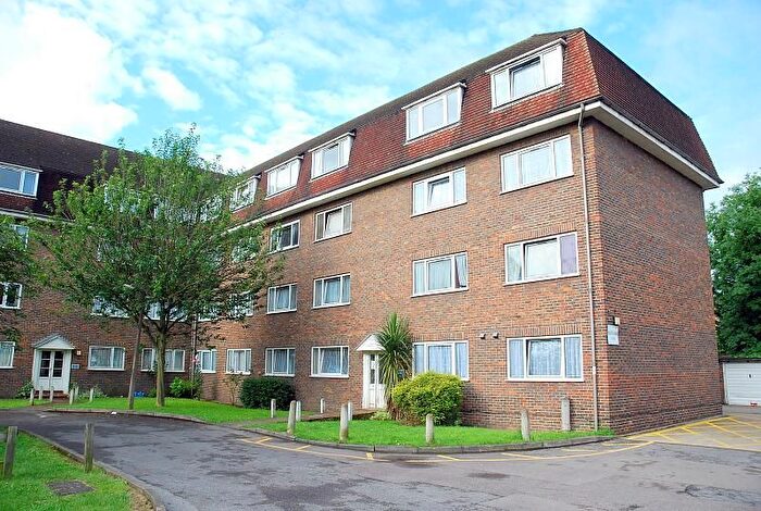 2 Bedroom Flat To Rent In Acacia Grove, New Malden, KT3