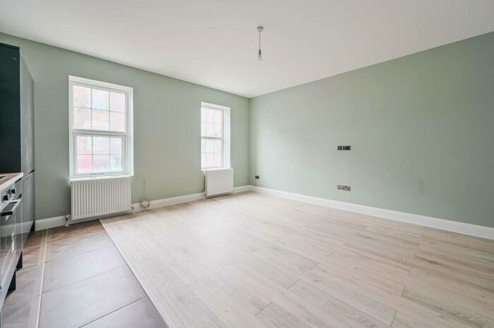 Studio To Rent In St. James'S Street, London, , Walthamstow, London, E17