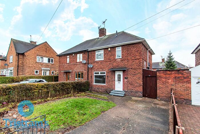 3 Bedroom Semi-Detached House To Rent In Wollaton Vale, Nottingham, NG8