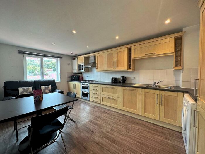 3 Bedroom Flat To Rent In Coombe Road, Brighton, BN2