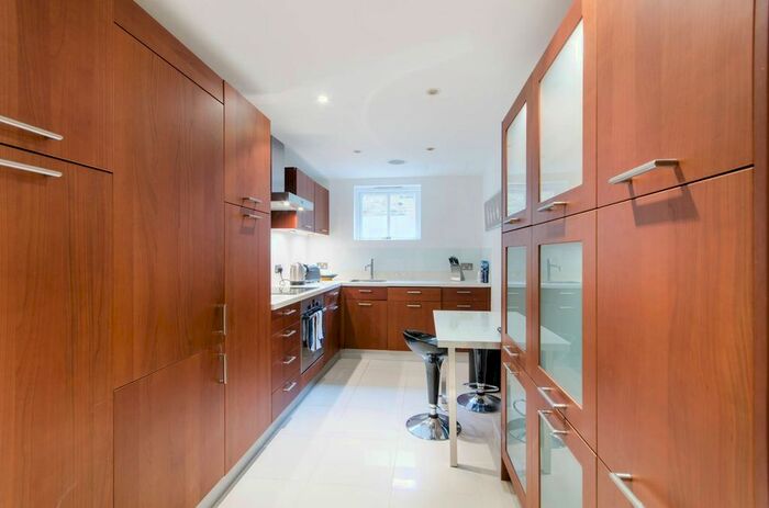 2 Bedroom Flat For Sale In Marlborough Hill, St John's Wood, London, NW8