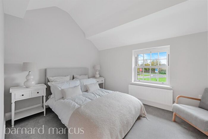 1 Bedroom Apartment For Sale In Horsham Road, Beare Green, Dorking, RH5