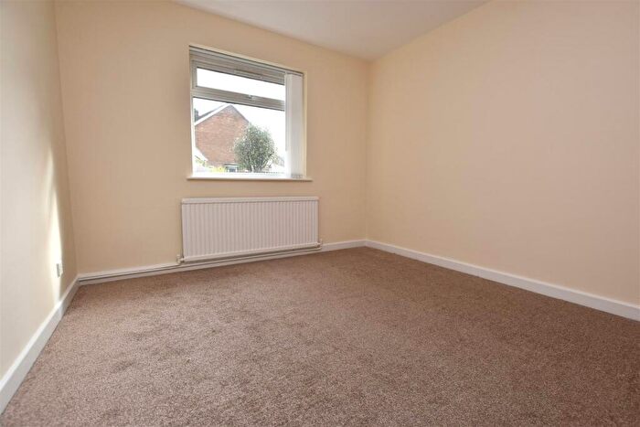 2 Bedroom Apartment To Rent In Poplar Court, Leads Road, Hull, HU7