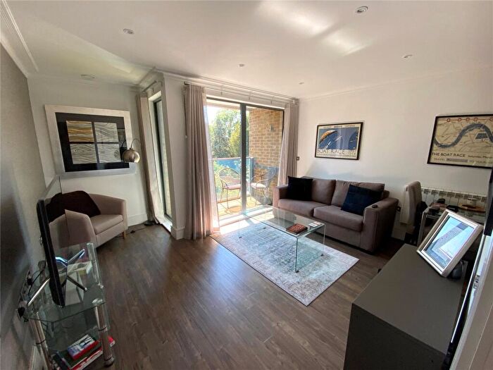 1 Bedroom Flat To Rent In Acre Passage, Windsor, SL4