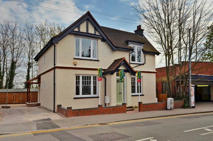 2 Bedroom Maisonette To Rent In Guildford Park Road, Guildford, GU2