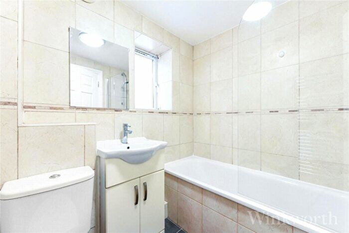 2 Bedroom Apartment To Rent In Wellington Close, London, SE14