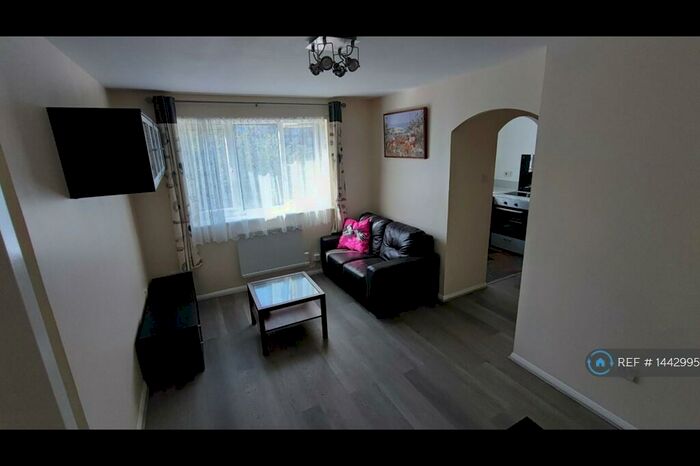 1 Bedroom Flat To Rent In Bream Close, London, N17