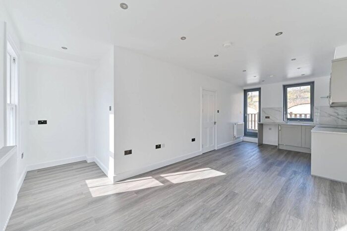 2 Bedroom Flat For Sale In Coldharbour Lane, Brixton, London, SW9