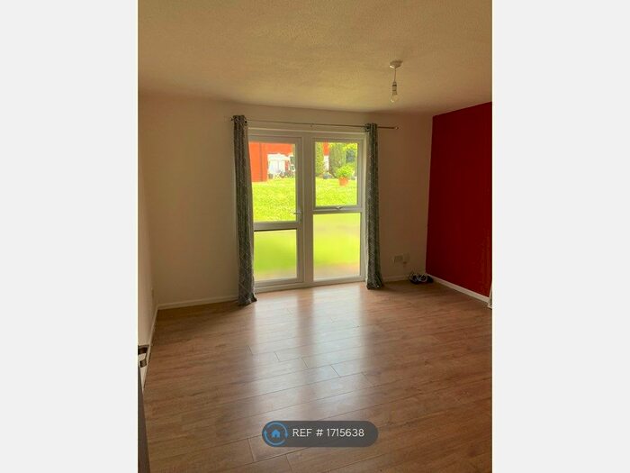 2 Bedroom Flat To Rent In Cobden Court, Southampton, SO18