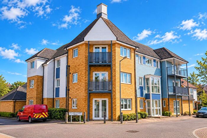 2 Bedroom Flat For Sale In Sir Henry Brackenbury Road, Ashford, TN23