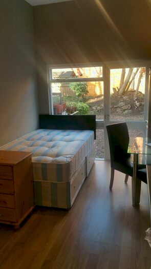 Studio To Rent In Bath Road, Chiswick/Turnham Green, W4