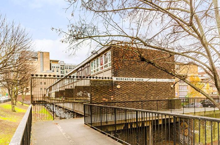 3 Bedroom Maisonette To Rent In Redcastle Close, Shadwell, London, E1W